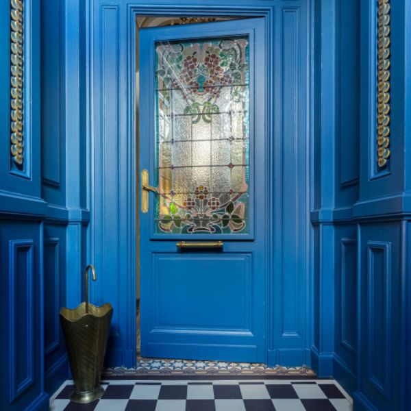 La porte qui s'ouvre sur le lieu de réception Hôtentique